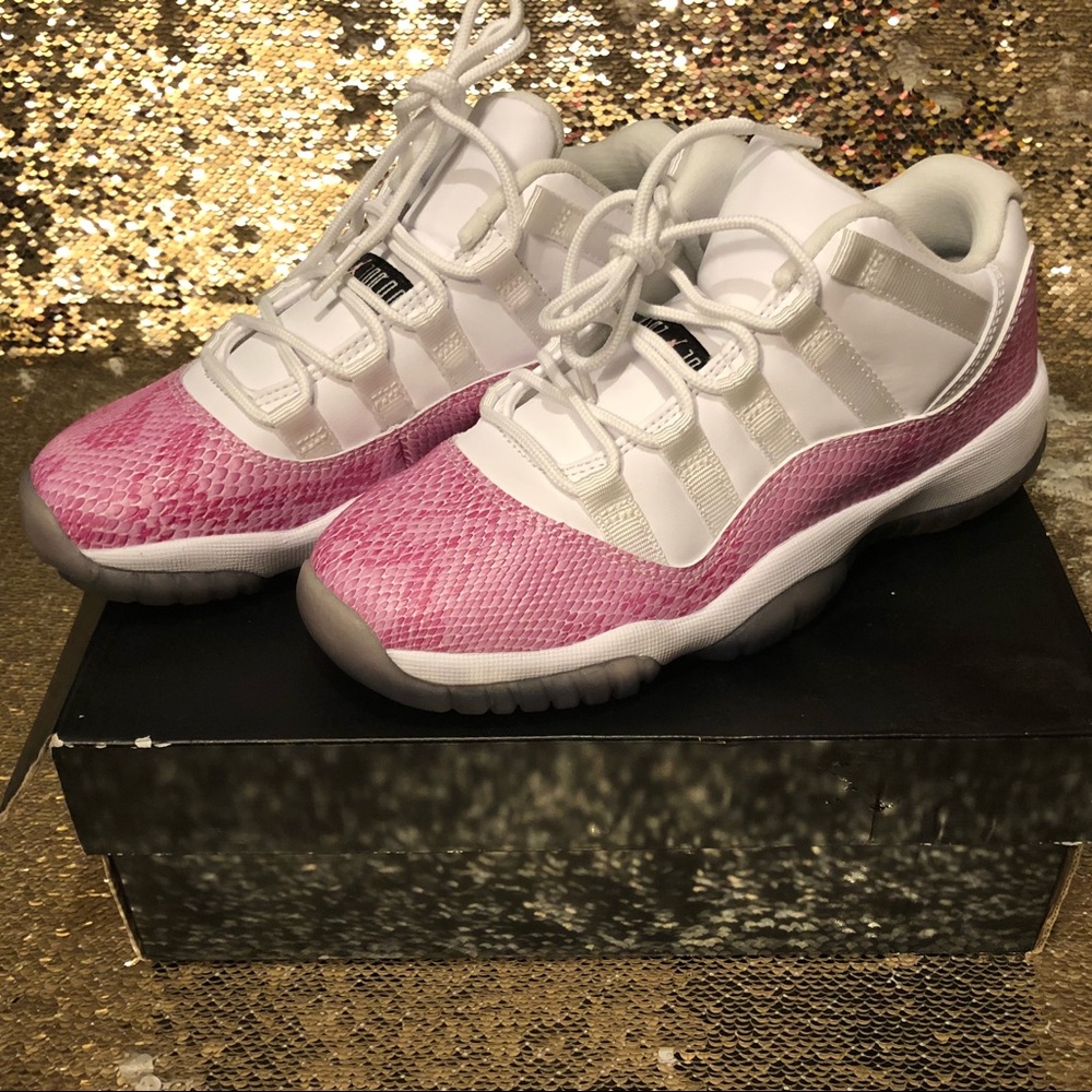 Jordan 11 Retro Low GS 4Y = Women’s 6